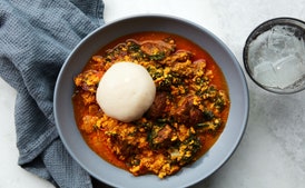 Egusi troškinys su ožkiena (Nigerijos virtuvė)
