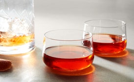 Kokteilis „That’ll Take the Edge Off“ – Sazerac stiliaus variacija