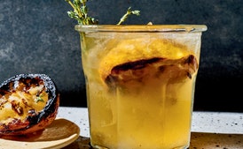 Thyme Out – griliu dvelkiantis citrinų ir čiobrelių kokteilis