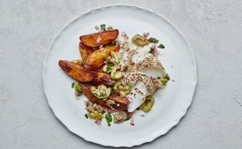 Za’atar žuvis su bulvytėmis ir alyvuogių-mėtų užpilu